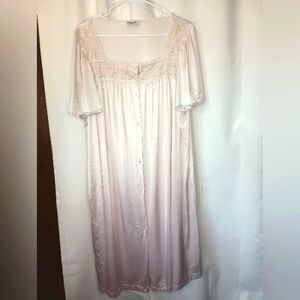 Vintage Vanity Fair Nightgown XL Pink Nylon Lace Button Cottage Dainty Granny